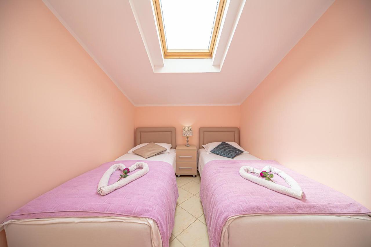 Fairytale 1 And 2 Apartment บุดวา ภายนอก รูปภาพ