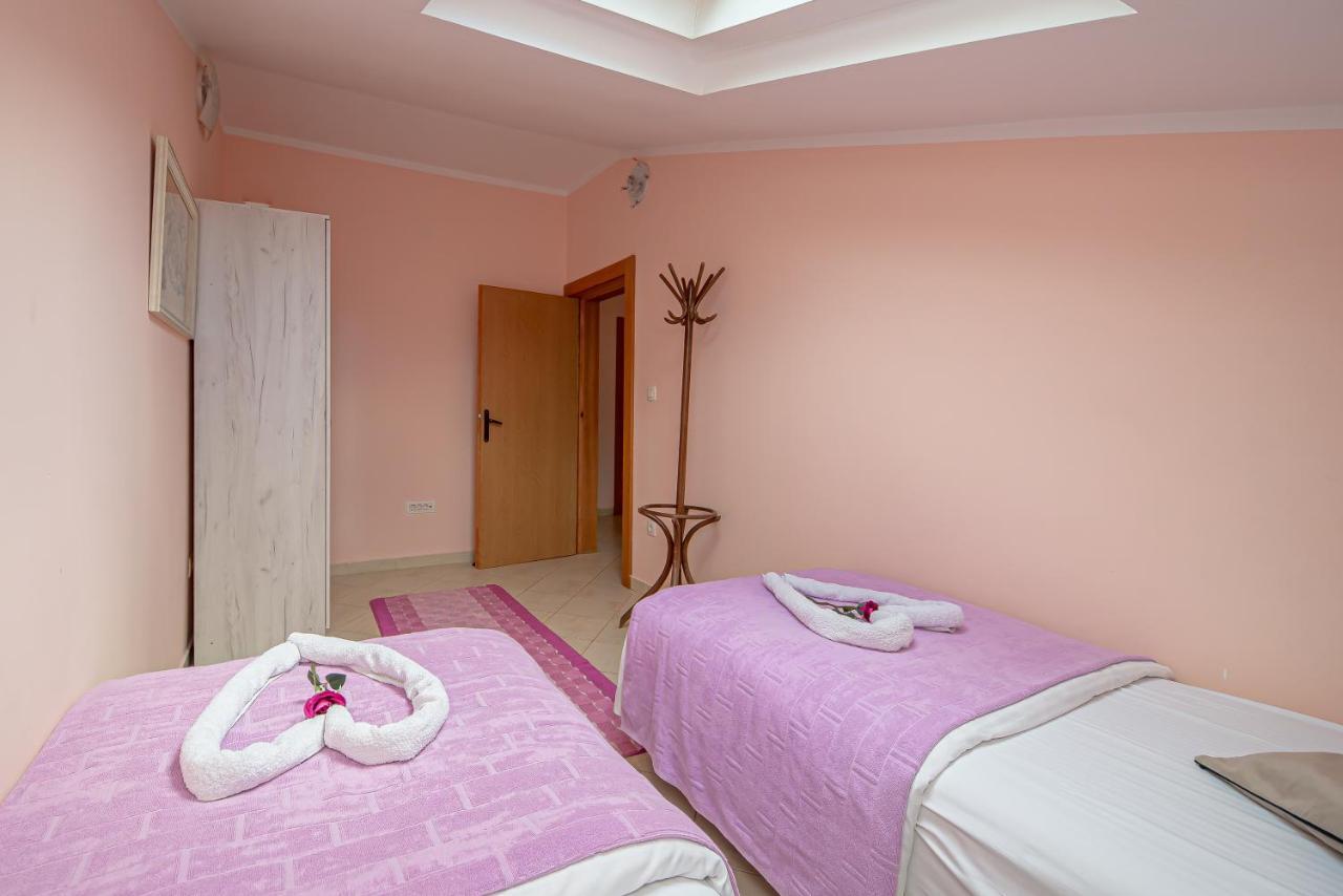 Fairytale 1 And 2 Apartment บุดวา ภายนอก รูปภาพ